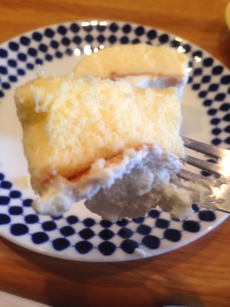 Tao Coffee タオコーヒー カスタードと生クリームのロールケーキ 日和 ましまし日和 美味いもん巡り