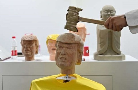 中国でトランプ大統領の頭をハンマーで叩く催し物 渦中のソリトンシステムズは元社員と否定 市況かぶ全力2階建 中国でトランプ大統領の頭をハンマーで叩く催し物 渦中のソリトンシステムズは元社員と否定 市況かぶ全力2階建