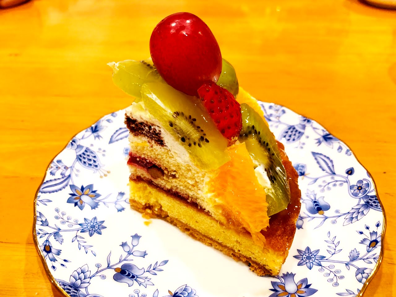 ケーニヒスクローネのフルーツタルトをいただく M A D もうアタシ ダメ ケーニヒスクローネのフルーツタルトをいただく M A D もうアタシ ダメ