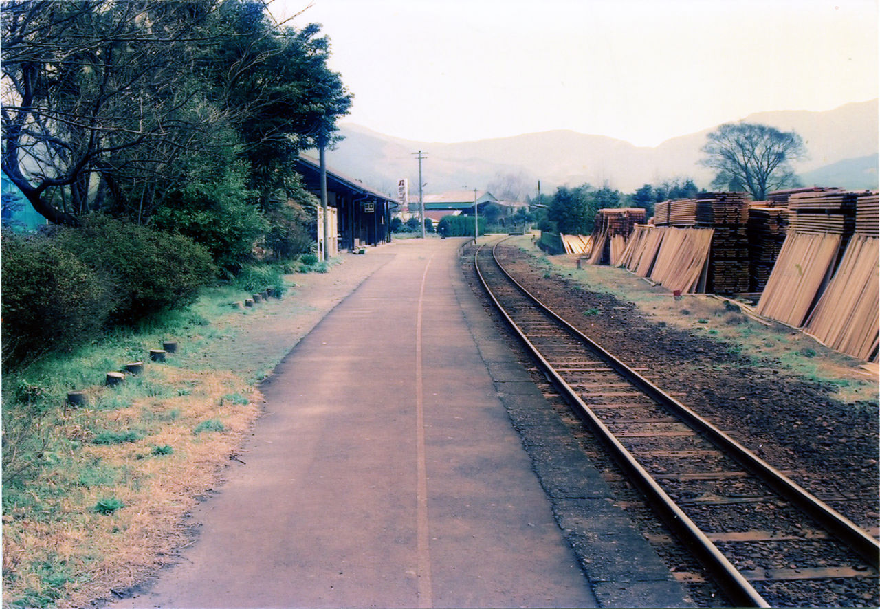 湯前駅 プラットホームの旅