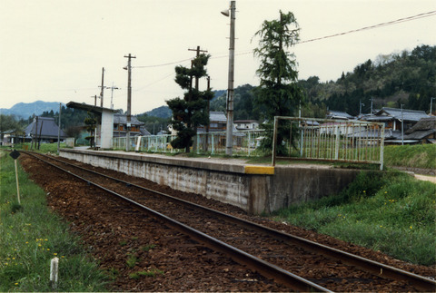081027