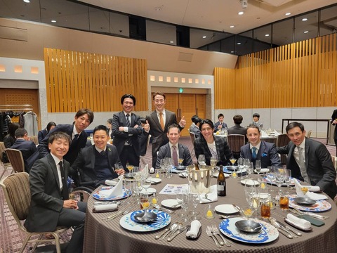 栗東の騎手が大集合した食事会の写真が大反響！ 「豪華すぎる」「ルメールやムル様までいるやん」