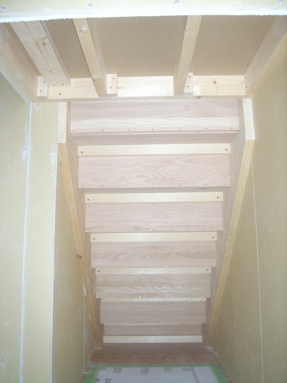 階段施工 設計事務所の若手staff ただいま勉強中