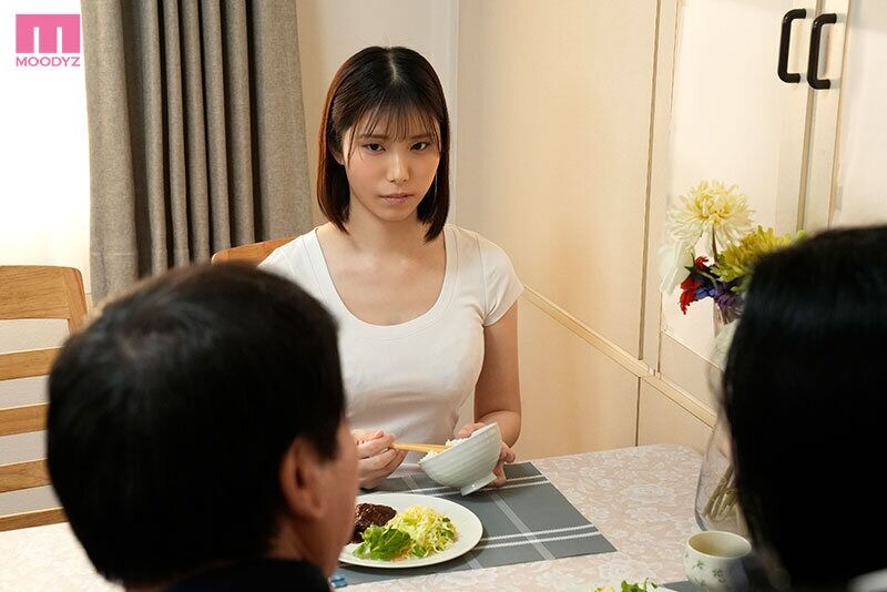 小泉なぎさ 顔射 妻が帰省した3日間 発育しきって喰い頃な巨乳連れ子を一生分ヤリ貯めした。