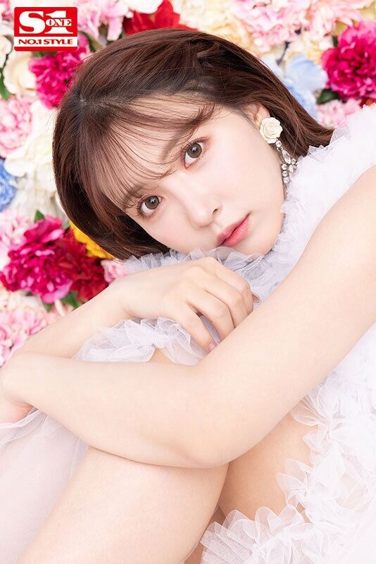 三上悠亜 女優ベスト・総集編 日本で1番のAV女優 最後のベストAV作品12時間～デビューから引退までの道のり～
