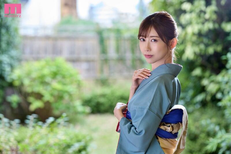 黒川すみれ 巨乳 居候先の清楚な美人女将は大の年下好きな中出し回数でボクのバイト代を決める魔性のオンナでした