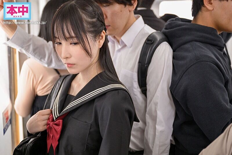 電車通学中、こっそり痴中出しさせてくれるクラスメイトの香水さん 香水じゅん