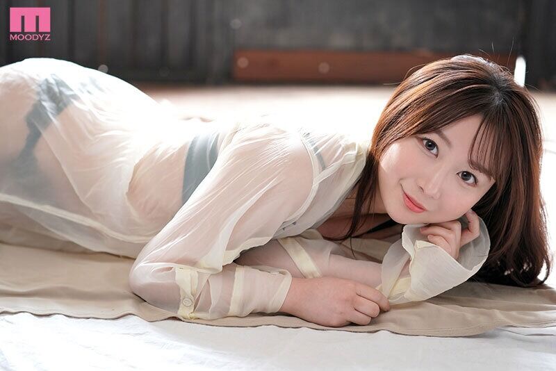 雨井理奈 3P・4P めっちゃ可愛い仲居さんが1ヶ月の禁欲を経て…感度MAX！超敏感おマ〇コにはじめての生ハメ＆中出し大