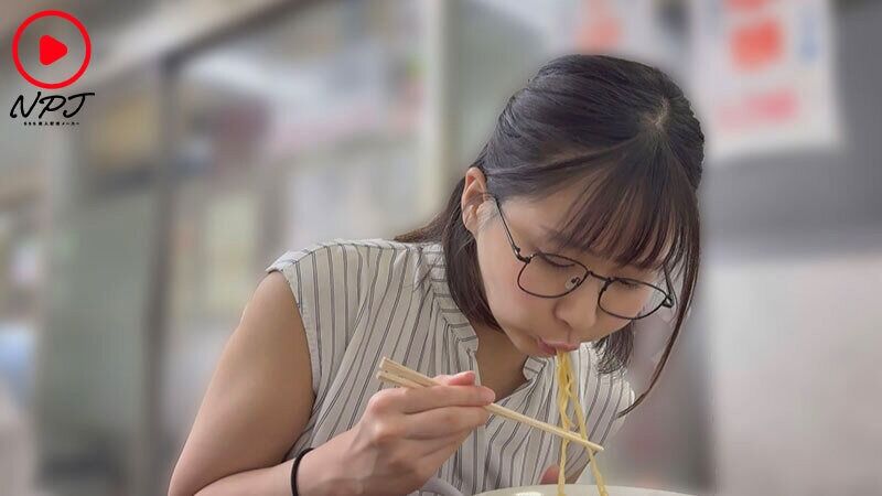 地味メガネ巨乳とマッチング 自我が性欲に喰われ朝までナカイキしながら痴女られました。