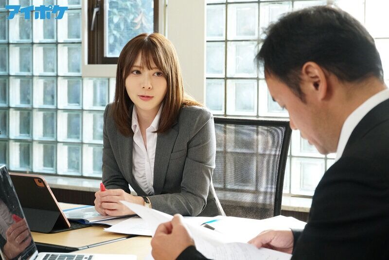 岬ななみ お姉さん 「課長、一緒にぶっ飛びません？」 逆キメセク痴女子社員 出張先の相部屋で昇天する2人…