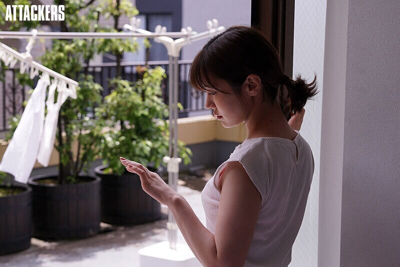 鳳みゆ 辱め 「…やっと見つけた」会いたくなかった男に会ってしまった。8年前、私はこの男にレ◯プされた。