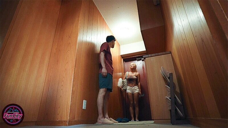 蘭華 妄想族 汚部屋住みの淫キャにも優しい日焼けギャルは… デカ尻で挑発してくるパート家政婦