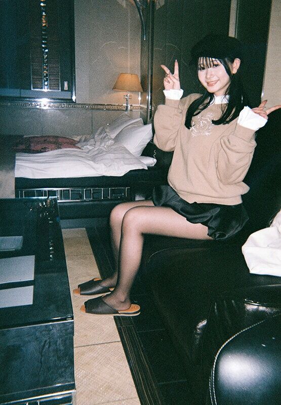 静河 学生服 会社では大人しめな理系女子の静河さんにいきなりラブホデートに誘われ…初めからヤル気マンマンだったような小悪