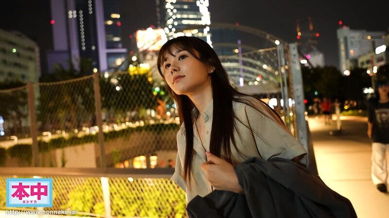 五日市芽依 OL 昔からの気軽に話せる女友達が会社では上司からも部下からも仕事ができる女だと思われていて、たまには弱さを