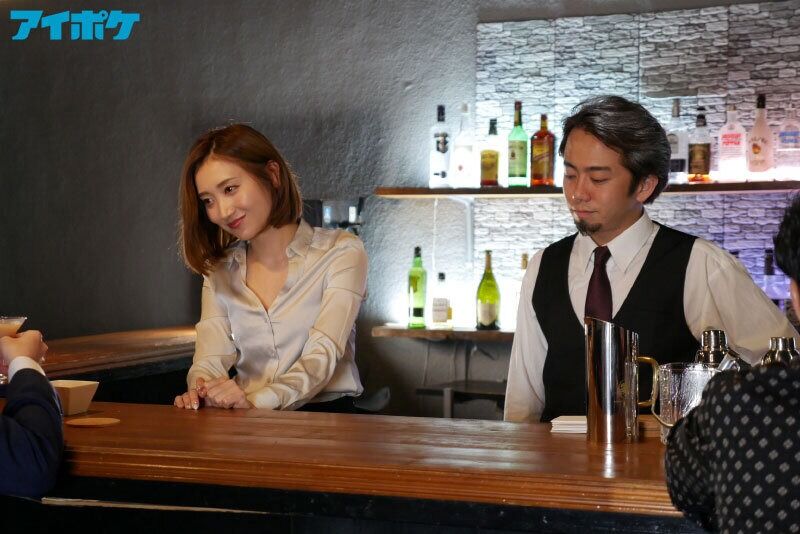 加美杏奈 お姉さん バイト先のセクシー美女が大嫌いな店長の指示で際どいミニスカを穿かされセクハラ挿入快楽堕ちしていた。