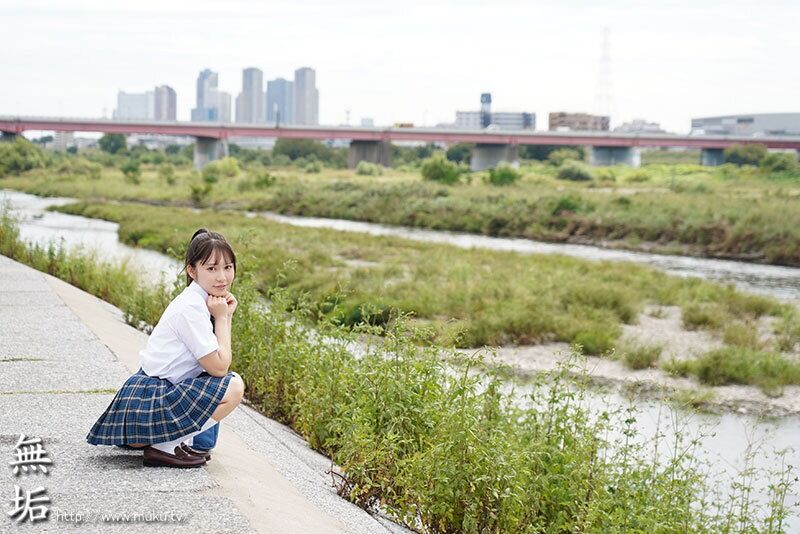 咲月ひな 貧乳・微乳 純粋無垢。 無垢史上最高レベル。10年に1人の逸材美少女AVデビュー