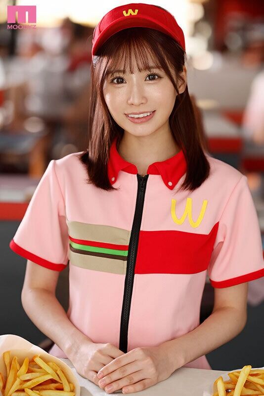 未歩なな スレンダー 彼とわたしと店長の深夜勤務 シリーズ累計販売数22万部-実写版- S1×MOODYZ 未歩なな初原
