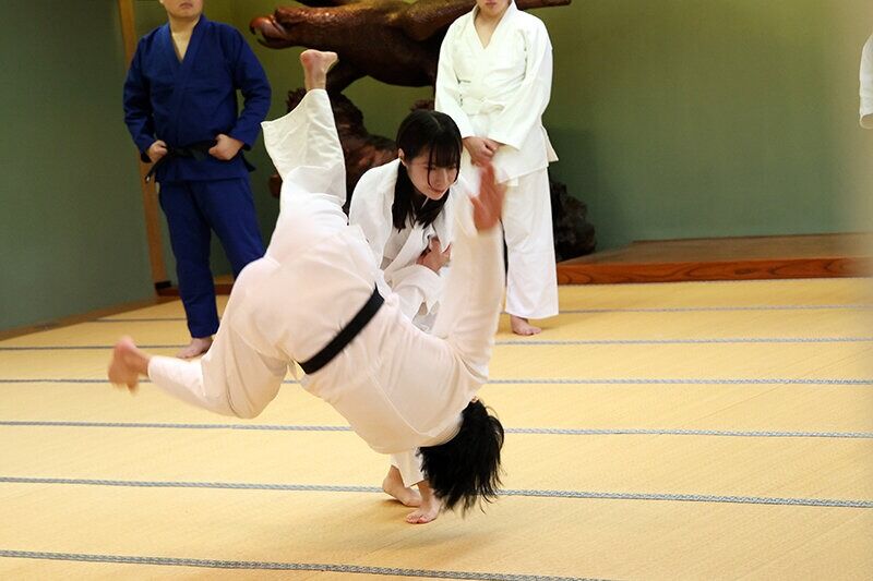 放尿・お漏らし まさかこんなけなげなひよこ女子が…媚薬を盛られ理性完全崩壊!ところかまわず異物オナニー!イキ漏らしアクメ