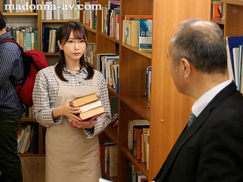 新妻ゆうか 熟女 人妻秘書、汗と接吻に満ちた社長室中出し性交 最初で最高の秘書、ここに誕生―。