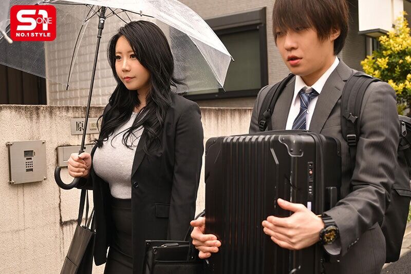 みなみ羽琉 パイズリ 面倒見が良く優しいKカップの女上司とまさかの相部屋 AM0:00 酔った先輩は童貞の僕でも押せばヤ