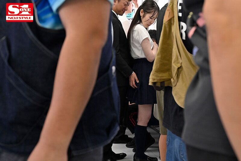 香水じゅん 制服 弱そうな女学生を痴◯したらまさかのド変態で逆に痴女られる