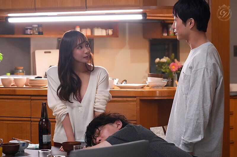 逢見リカ 中出し 「動かなければお義兄さんは悪くないから。」夫に相手にされない人妻の一方的な腰ふり騎乗位。