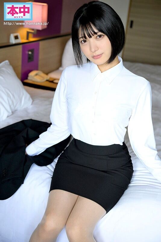 虹村ゆみ 中出し いいなり就活生 企業の採用担当の僕の元に呼べばすぐ来る女子大生を同学年の彼氏とはしない中出しで寝取って