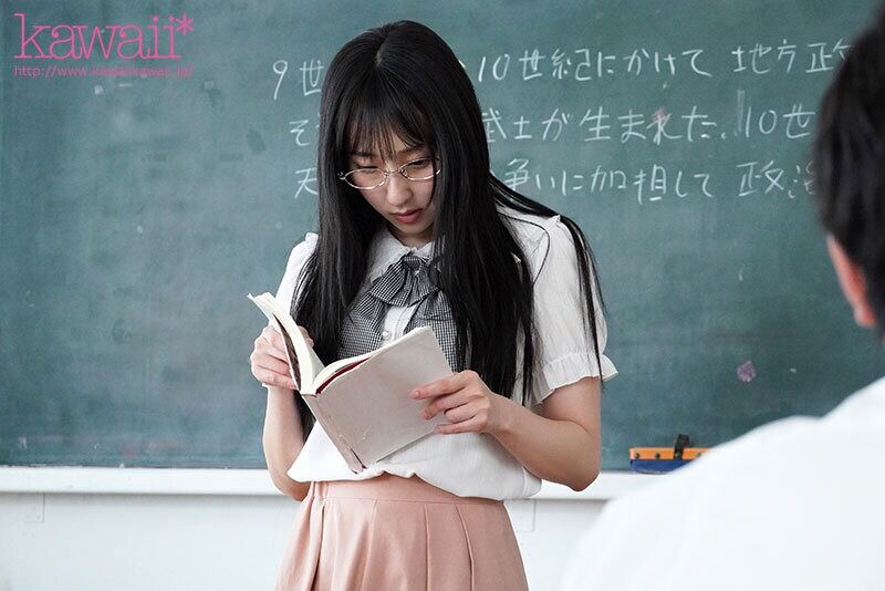 糸井瑠花 巨乳 「◯◯クン、見て。先生のおっぱいだよ?」 2週間実習でやってきた地味な教育実習生は、生徒と2人きりになる