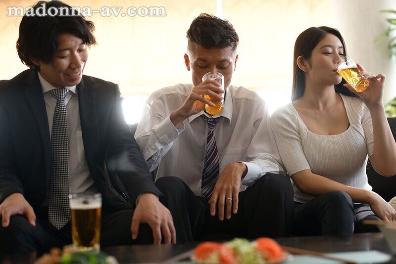 めぐり 人妻・主婦 愛を認めさせたくて妻と絶倫の後輩を2人きりにして3時間…抜かずの追撃中出し計16発で妻を奪われた僕の