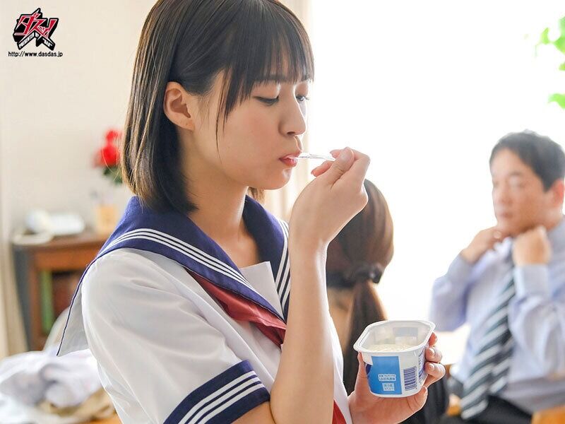 東條なつ 美少女 男嫌いなスレンダー美乳の連れ子に媚薬を◯ませて一週間。子宮が疼き、理性を失った娘は、嫌がりながらも俺の