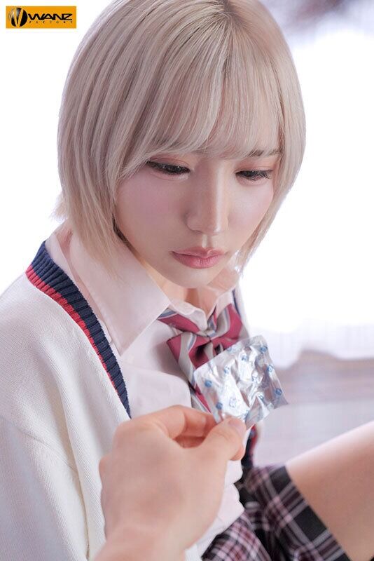 春陽モカ 女子校生 コンドームが破れてまさかの生ハメ！超加速するピストンで何度も中出し！