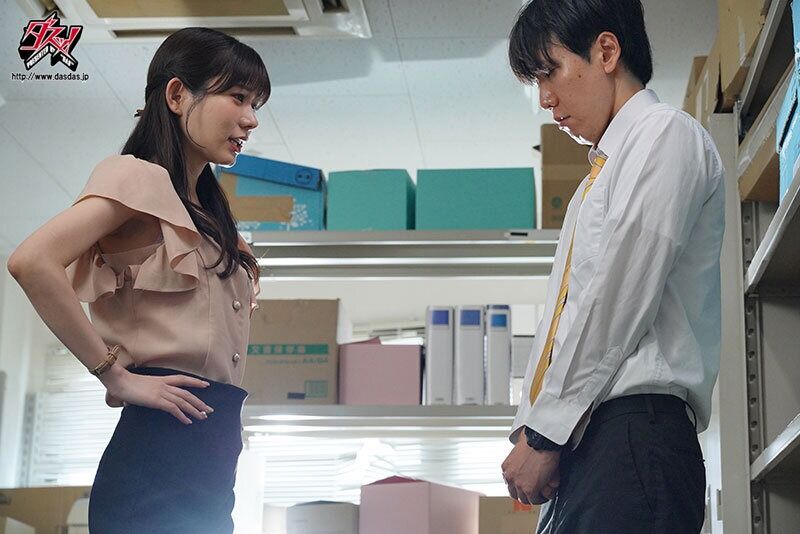 五日市芽依 巨乳 人格スワッピング！？ ゴミクズ上司が憑依した私のカラダ。元に戻る為ならッ…！清純さを捨てバカビッチにな