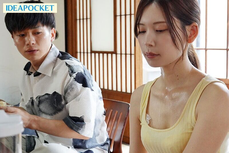 明里つむぎ お姉さん 夏の終わりの汗だく中出し性交 人妻になったお従姉ちゃんの無防備な色気にボクは理性を抑えられず…。