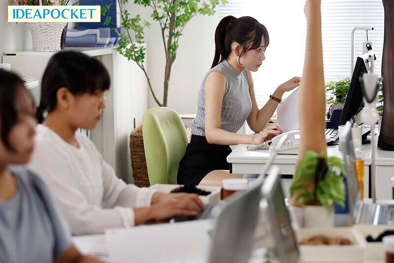 古乃ほの 女上司 パンストフェチを買われストッキング開発部に配属 好きすぎて勃起し集中できない僕を教育係の先輩がパンスト