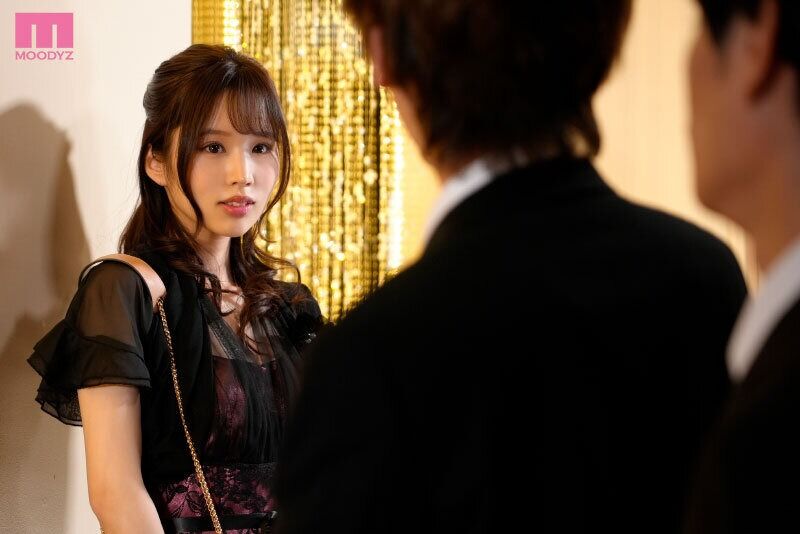 新井リマ ドラマ First Love 初恋 恋人が出来ていた初恋の元カノと東京で再会した日から、時間を忘れて何度も会っ