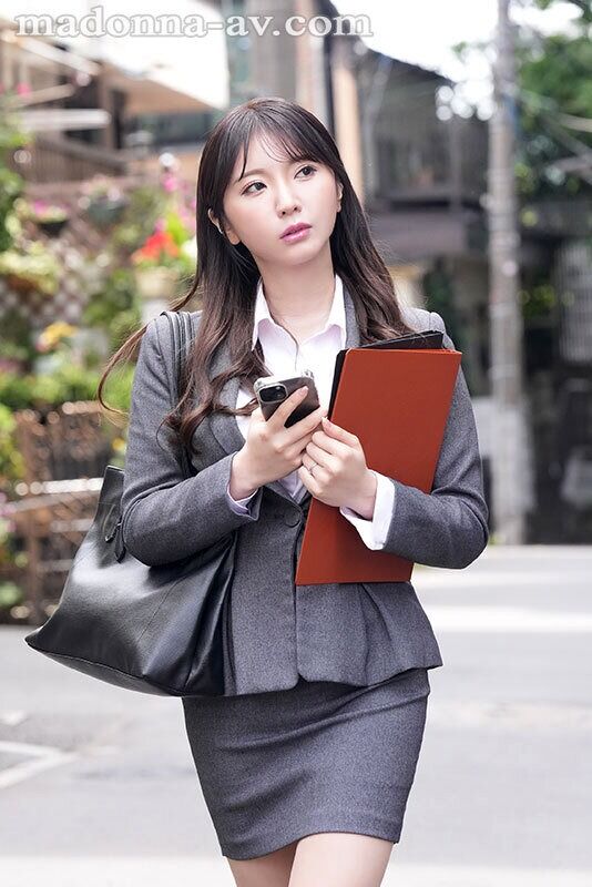 新妻ゆうか 人妻・主婦 麗しきランジェリー、唾液と精液で汚れた酬いの人妻保険外交員