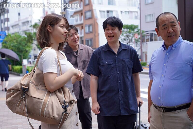 高梨真緒 熟女 中途の人妻社員が肉便器と化すまで、部署全員で輪◯し続ける温泉旅行。