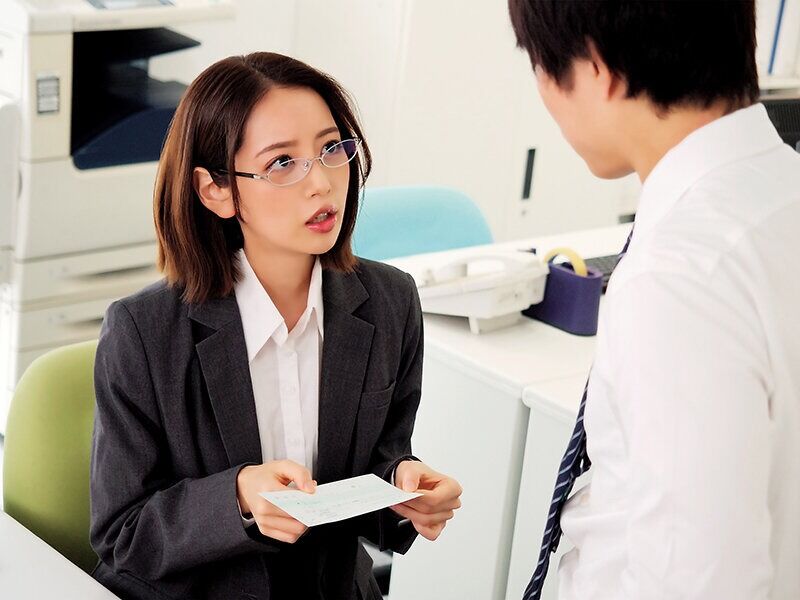 美咲かんな OL 経費でピンサロ行ったことが経理の女子社員にバレて叱られると思ったら僕に惚れてたみたいで嫉妬のジト目フェ