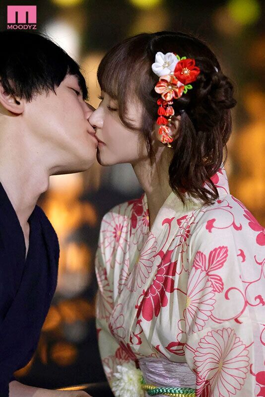 小野六花 ドラマ 花火大会で突然の大雨 彼にふられて駆けつけてくれた幼馴染と駆け込んだラブホ相部屋で朝陽が昇るまでずぶ濡