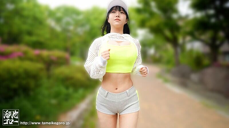 ジョギング中に出会った若者を自宅に連れ込んでエロい顔で即フェラ！美味しそうな顔でごっくん！する汗だく豊満ムッチリ妻 深月めい