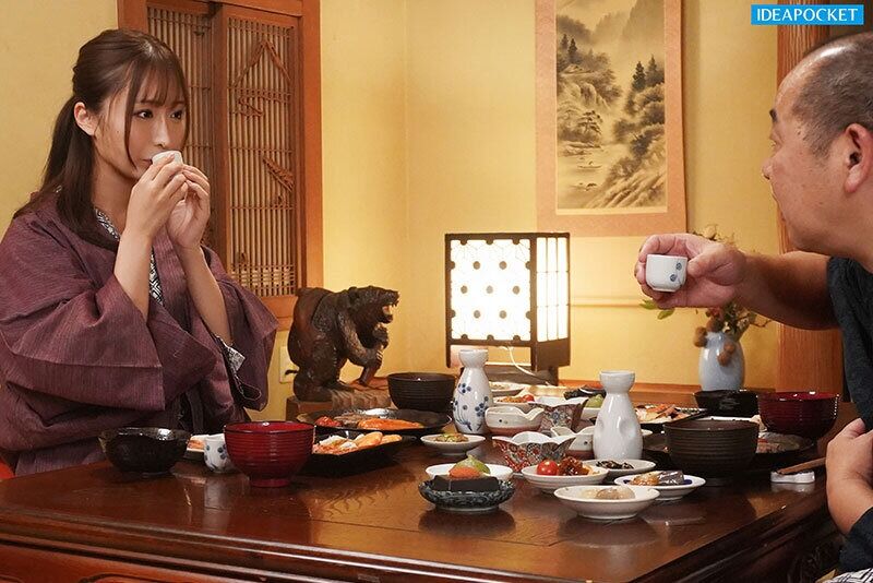 花咲澪 フェラ ロケ先の温泉旅館で大嫌いなプロデューサーとまさかの相部屋に…醜い中年おやじの絶倫チ◯ポでふしだらに何度も