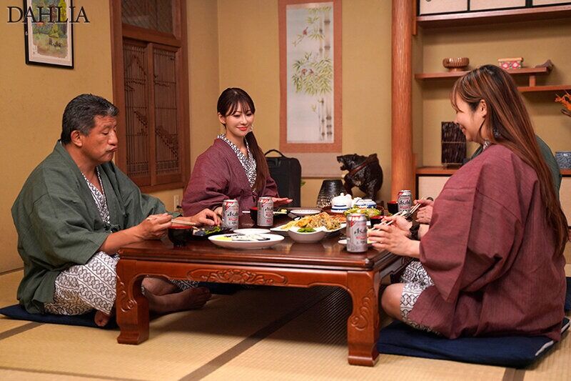 小沢菜穂 スレンダー 混浴温泉NTR 結婚直前の彼女の母親を孕ませてしまった…。
