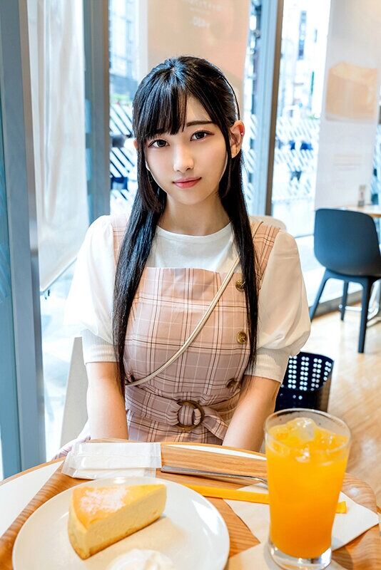 巨乳 顔出し！素人女子大生！脱いだら天然Gカップ1年生 りおちゃん 純粋19才にもも色ぷっくり乳輪巨乳の逸材！乳ま◯こで