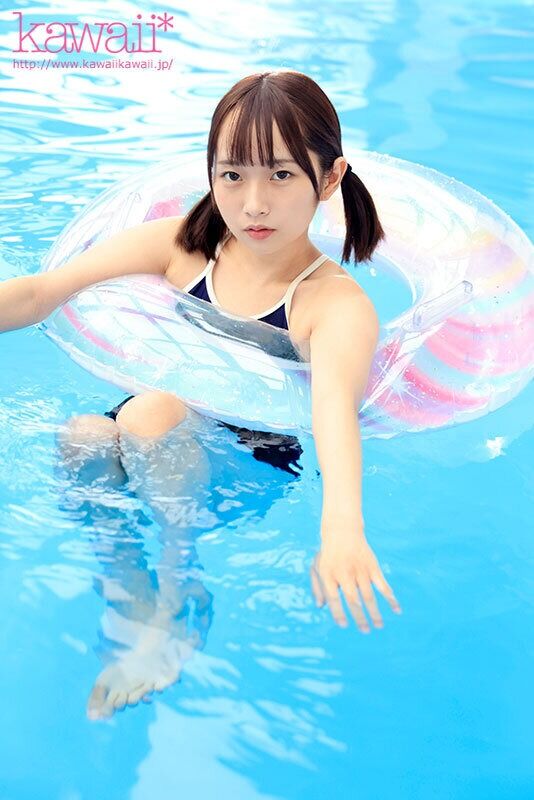 松岡美桜 淫乱・ハード系 プール上がりのスク水少女にオヤジたちの精子を注ぐ。膣内までびしょ濡らし輪◯教室