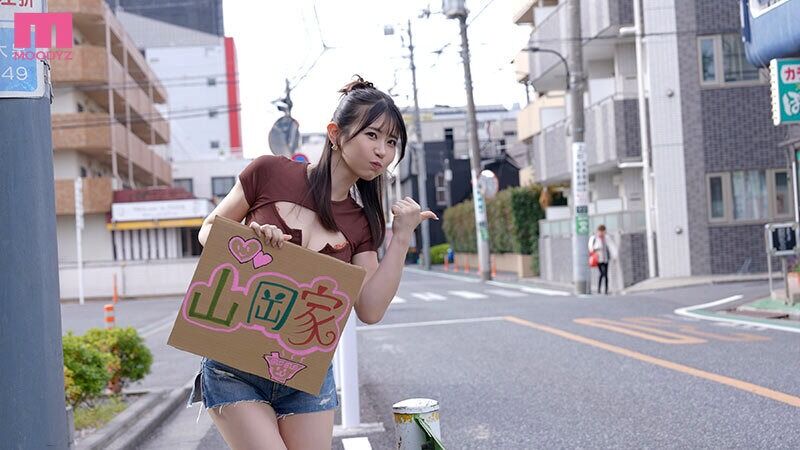 葵いぶき 痴女 スグそこに誰かいるのに…!狭い密室空間に連れ込み汗ダク密着ベロチュウでムラムラ中出し誘惑してくる神BOD