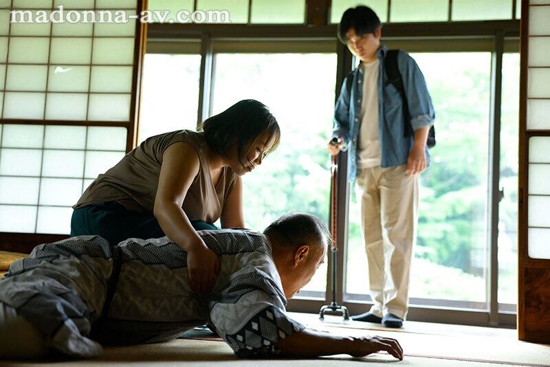 豊田怜花 人妻・主婦 帰省したら、祖父と母がデキていた。あの日、見てしまった出来事が僕を生涯≪熟女好き≫に変えた―。