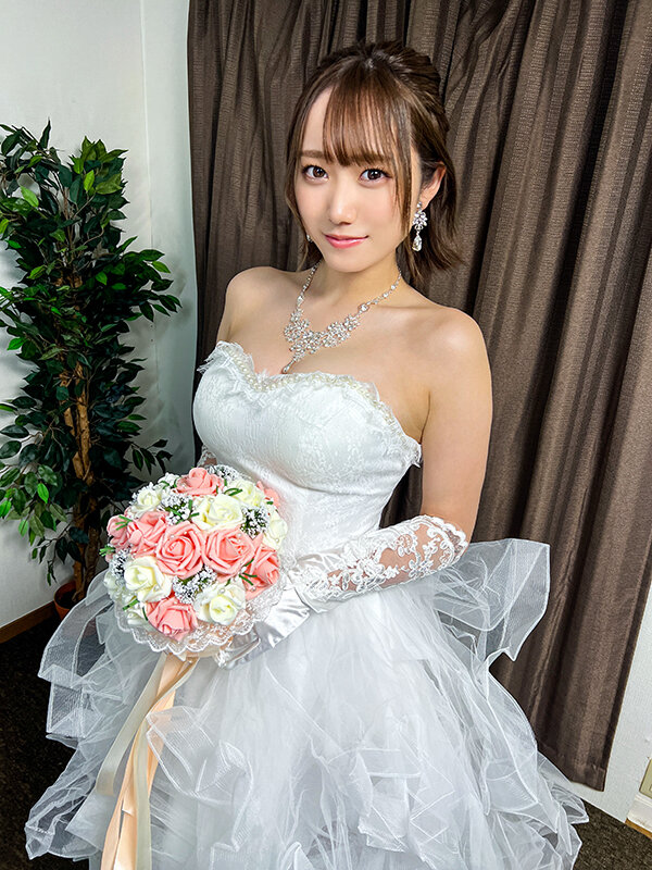 【最初の男VS最後の男】新郎がみたら気絶モノ。花嫁ほのかちゃん(25)結婚前最後の浮気SEX映像。ウェディングドレスで新郎の親友と最後の生中出しSEXに乱れまくるハメ撮り動画 1