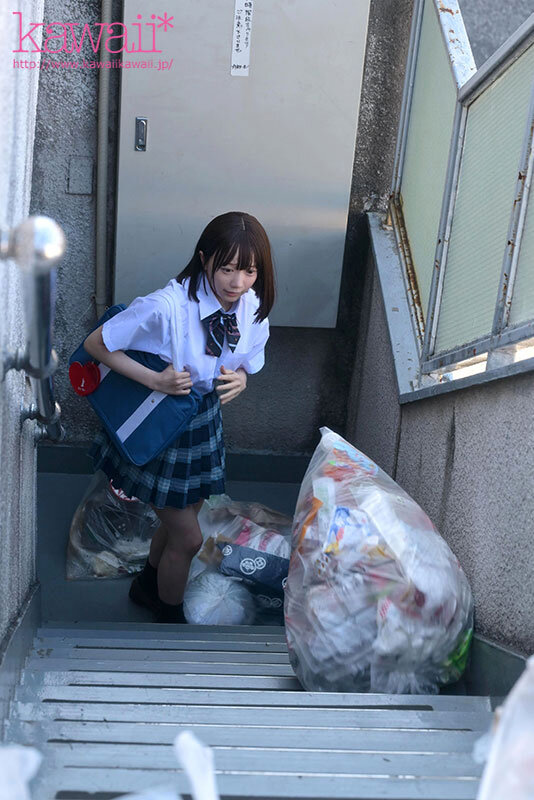 隣人のゴミ部屋で異臭巨漢おやじに監禁調教...抜かずの連撃中出し種付けプレス43発で孕まされた制服女子の末路… 日向由奈