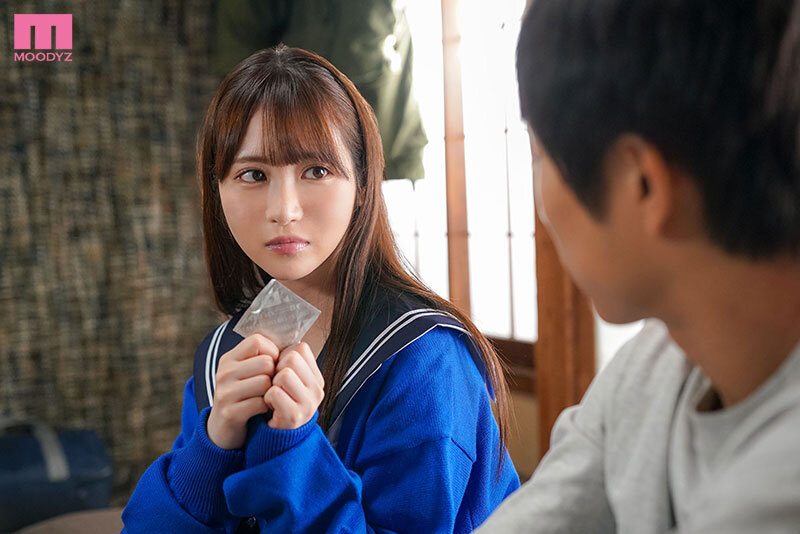 両親が旅行で不在中に幼馴染がやってきて「初めて彼氏ができたんだけど一回だけセックスの練習してくれない?」と コンドーム一個持ってきてお願いされた。一回だけと言ってたハズがチ○ポの快感に目覚めすぎてゴム無しで三日三晩中出しセックスしまくった 小野六花 1