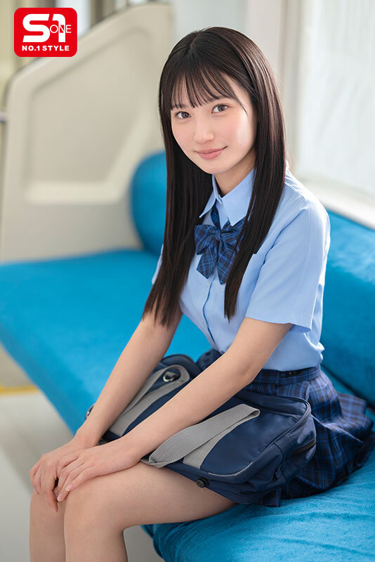 澄み切った透明感の清楚な純真少女をめっちゃくちゃに痴●したい!我慢できずこっそり痴●したら...まさかの俺の粘着テクの虜に。 榊原萌 1